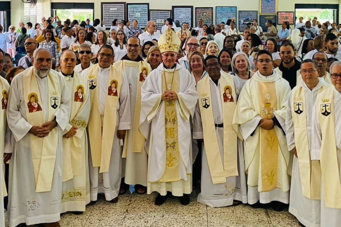 El obispo Silvio Báez en la celebración de los 75 años de los carmelitas descalzos en Rep. Dominicana. 11082025