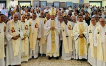 El obispo Silvio Báez en la celebración de los 75 años de los carmelitas descalzos en Rep. Dominicana.