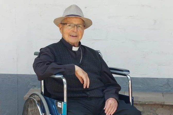 Mons. Mario Busquets Jordá +, Obispo Prelado Emérito de Chuquibamba en Perú.