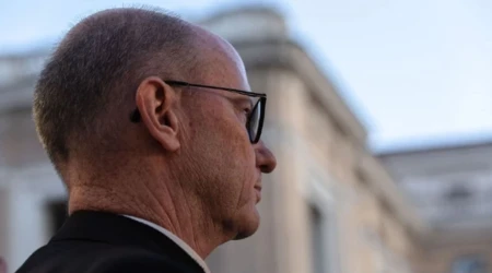 El Obispo James Conley en el Vaticano.