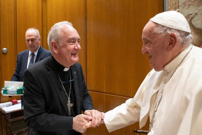 El Obispo de Barbastro Monzón saluda al Papa Francisco 08092025