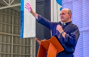 Mons. José Ignacio Munilla durante la ponencia que dio en la Diócesis de Santa Marta (Colombia). Crédito: Diócesis de Santa Marta.