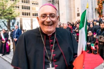 El Obispo emérito Nicholas DiMarzio durante el desfile anual del Día de Colón en la Quinta Avenida en Manhattan el 10 de octubre de 2022