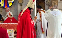 El Obispo Yaacoub Camil Afram Antoine preside el 8 de agosto de 2025 la Misa de lanzamiento de la Asociación de Católicos Hebreos en la iglesia siríaca de Santo Tomás en Jerusalén.