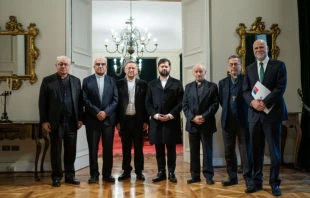 Comité permanente del Episcopado chileno con el presidente Boric Crédito: Conferencia Episcopal de Chile