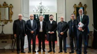 Comité permanente del Episcopado chileno con el presidente Boric
