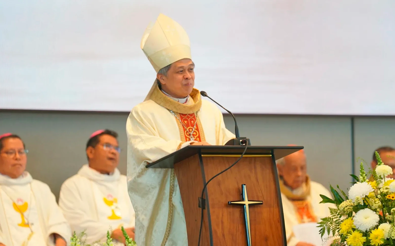 El Obispo de Bandung y Presidente del Episcopado, Mons. Antonius Subianto, durante la celebración Eucarística de bendición de la nueva sede de la Conferencia Episcopal de Indonesia.?w=200&h=150