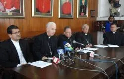 Los Obispos de Ecuador en conferencia de prensa (foto CEE)?w=200&h=150