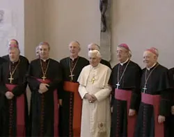 El Papa Benedicto XVI y algunos de los obispos de Irlanda con quienes sostuvo un encuentro entre el 15 y el 16 de febrero?w=200&h=150