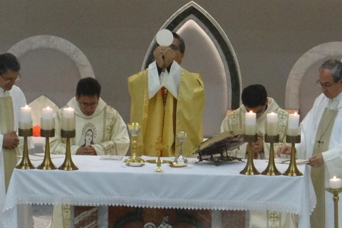 Mons. David de la Torre en la Misa inaugural de la asamblea de los obispos de Ecuador.