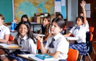 La escuela Our Lady of Mount Carmel (Nuestra Señora del Monte Carmelo, OLMC) en Boonton, Nueva Jersey (Estados Unidos), se caracteriza por su identidad católica, no por planes de lecciones estrictos. Crédito: Cortesía de Our Lady of Mount Carmel School.
