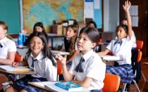 La escuela Our Lady of Mount Carmel (Nuestra Señora del Monte Carmelo, OLMC) en Boonton, Nueva Jersey (Estados Unidos), se caracteriza por su identidad católica, no por planes de lecciones estrictos.