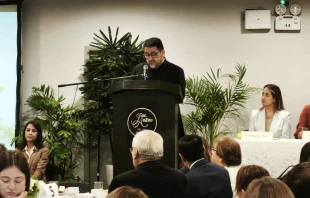 El P. Omar Sánchez, fundador de la Asociación de las Bienaventuranzas, participando del Desayuno Nacional de Oración 2024 (DNO) en Perú. Crédito: Diego Lopéz Marina / ACI Prensa