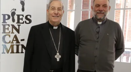 El Arzobispo de Pamplona, Mons. Francisco Pérez y el director nacional de OMP España, P. José María Calderón.