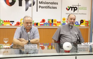 El misionero español P. Saturnino Pasero (i) y el director de OMP España, P. José María Calderón (d). Crédito: OMP España