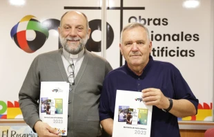 El director de OMP España, José María Calderón (i), y el misionero del IEME Serafín Suárez (d). Crédito: OMP España.