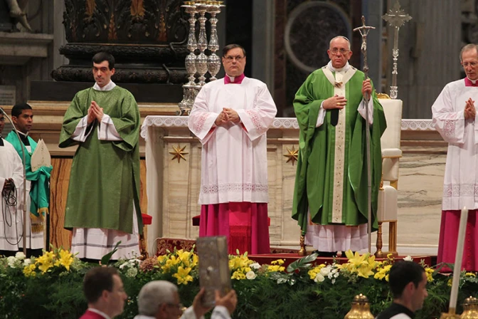 “¡Que se lea la Biblia en Familia!”, pide el Papa durante el Ángelus