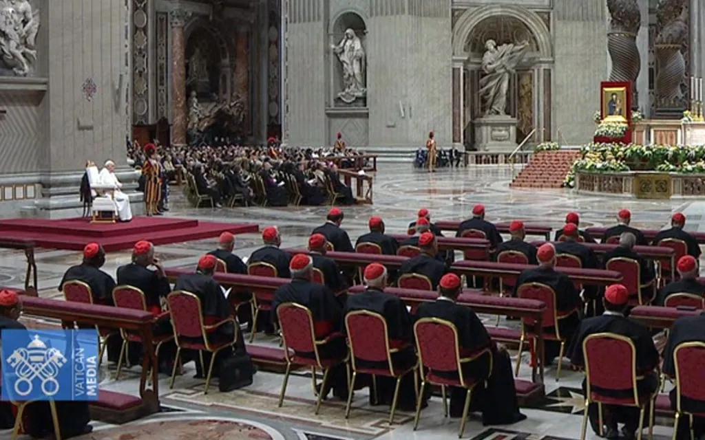 El Papa Francisco y los asistentes al momento de oración por la paz este viernes en la Basílica de San Pedro.?w=200&h=150