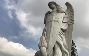 San Miguel Arcángel venciendo a la serpiente, el demonio, en lo alto del cerro del Tepeyac, en la Villa de Guadalupe de Ciudad de México Crédito: David Ramos / ACI Prensa