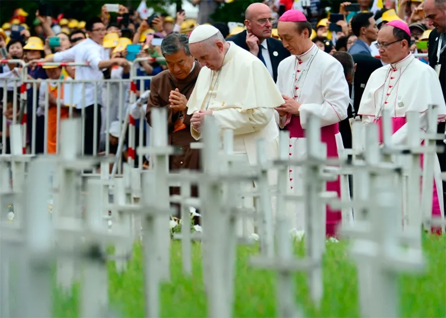 El Papa reza en el Jardín de los Niños Abortados / Foto: Comité Preparatorio de la Visita Papal a Corea?w=200&h=150