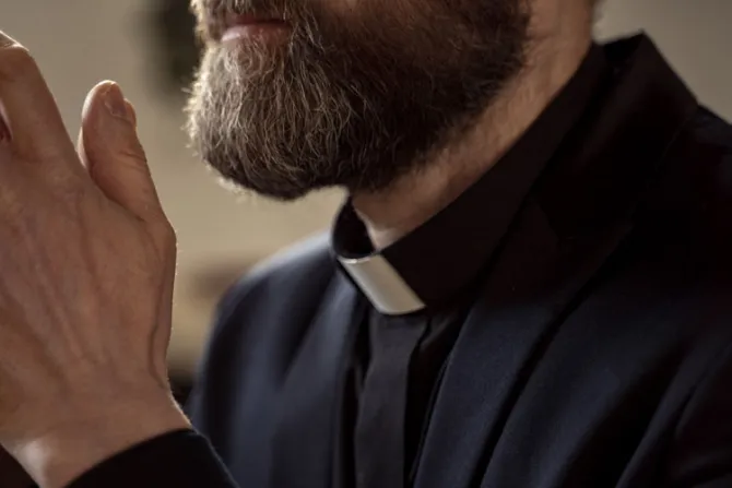 Si eres amigo de un sacerdote, no le quites sus momentos de oración