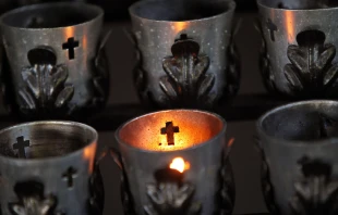 Imagen referencial de velas. Crédito: Cortesía de la USCCB