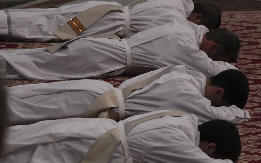 Foto referencial de una ordenación sacerdotal.?w=200&h=150