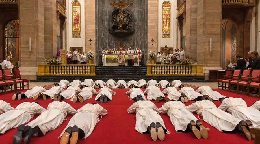 Los nuevos diáconos del Opus Dei en su ordenación en Roma. Foto: Prensa Opus Dei?w=200&h=150