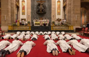Los nuevos diáconos del Opus Dei en su ordenación en Roma. Foto: Prensa Opus Dei 