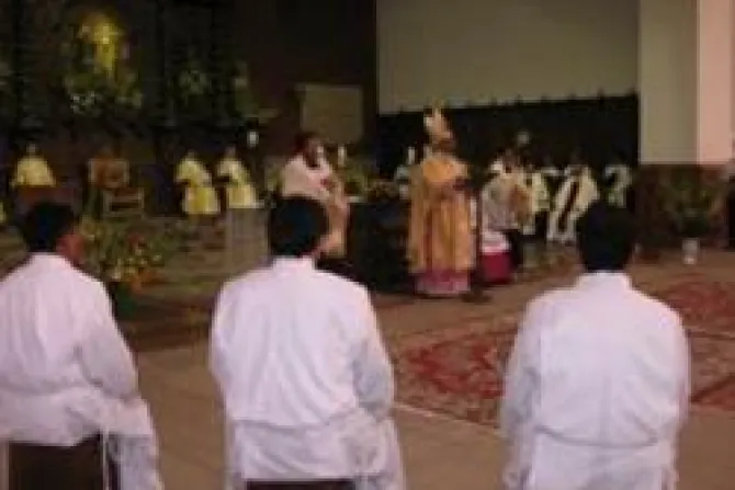 Yauyos de fiesta: Obispo ordenó tres sacerdote y un diácono