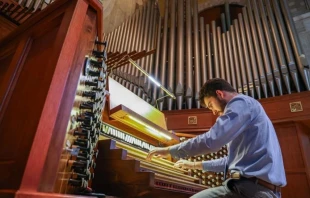 Durante más de 40 años, la Basílica del Santuario Nacional de la Inmaculada Concepción ha recibido a visitantes en su ciclo anual de recitales de órgano de verano. Crédito: Timothy Dias/Basílica del Santuario Nacional de la Inmaculada Concepción.