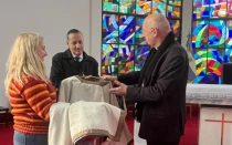 Familia del diácono entregó al Obispado Castrense sus ornamentos