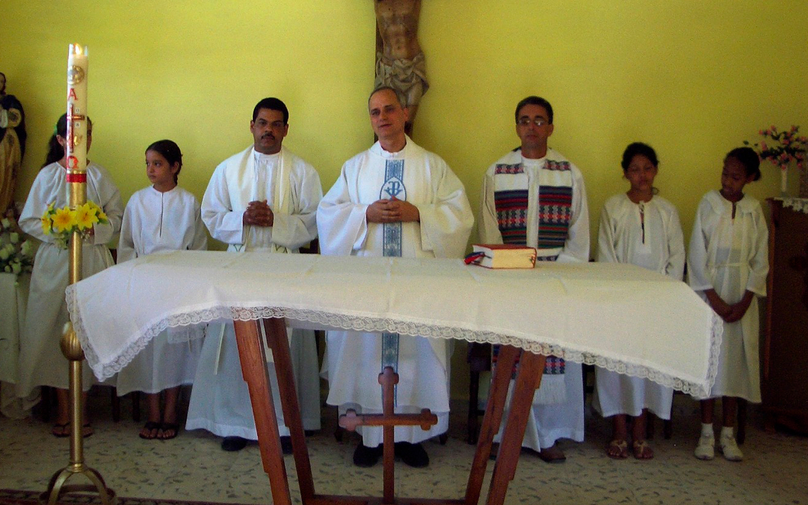 El hoy Papa León XIV celebra una Misa durante una de sus visitas a Cuba cuando era prior general de la Orden de San Agustín. Crédito: Cortesía Orden de San Agustín en Cuba.