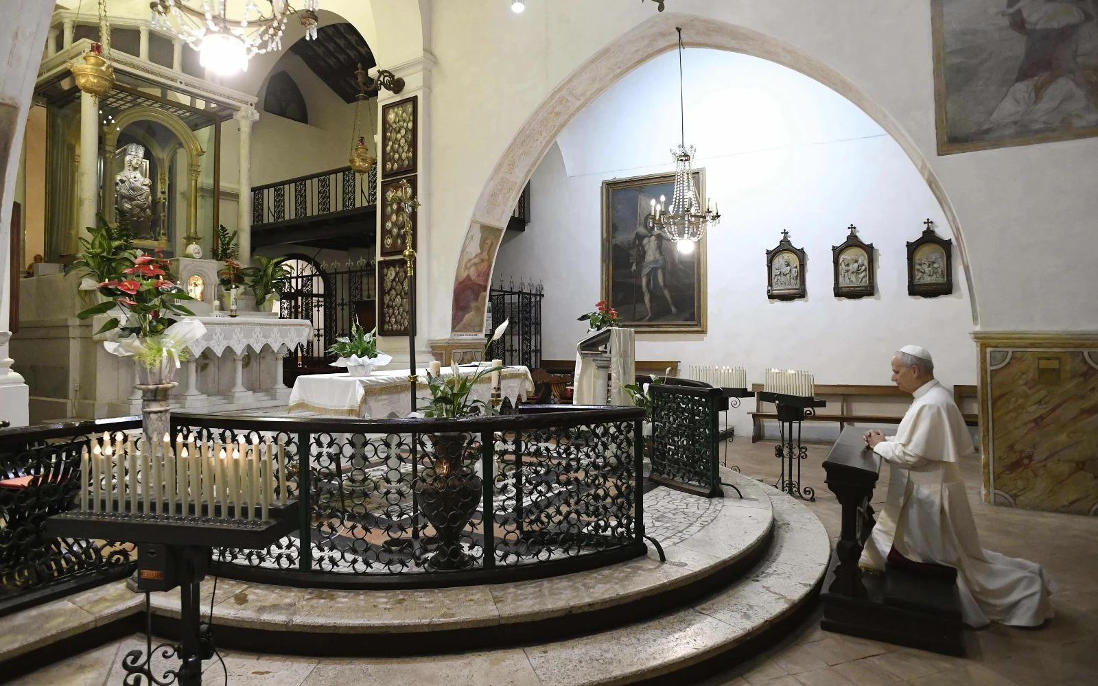 El Papa León XIV reza en el santuario mariano de Mentorella, el 19 de agosto de 2025.?w=200&h=150