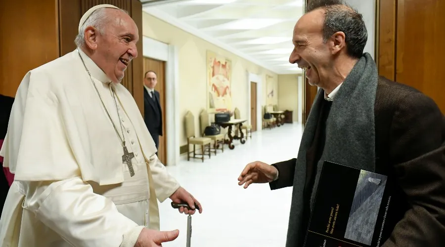 El Papa Francisco con Roberto Benigni. Crédito: Vatican Media?w=200&h=150