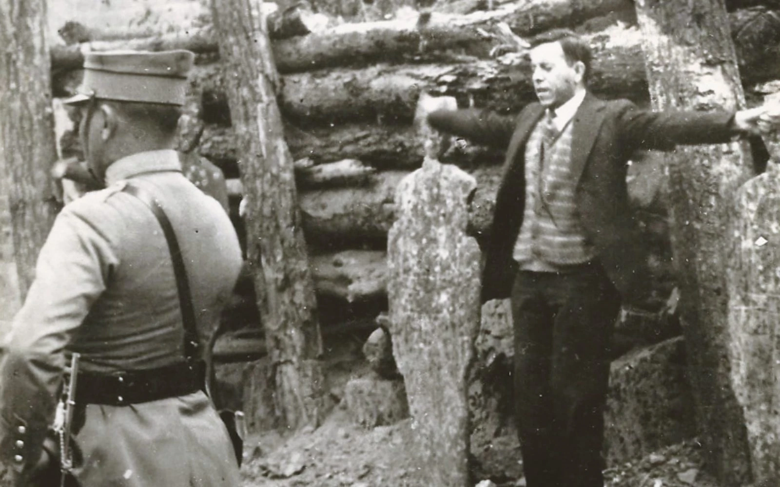 Beato P. Miguel Agustín Pro, mártir durante la Guerra Cristera en México, con los brazos extendidos en cruz antes de ser fusilado el 23 de noviembre de 1927.?w=200&h=150