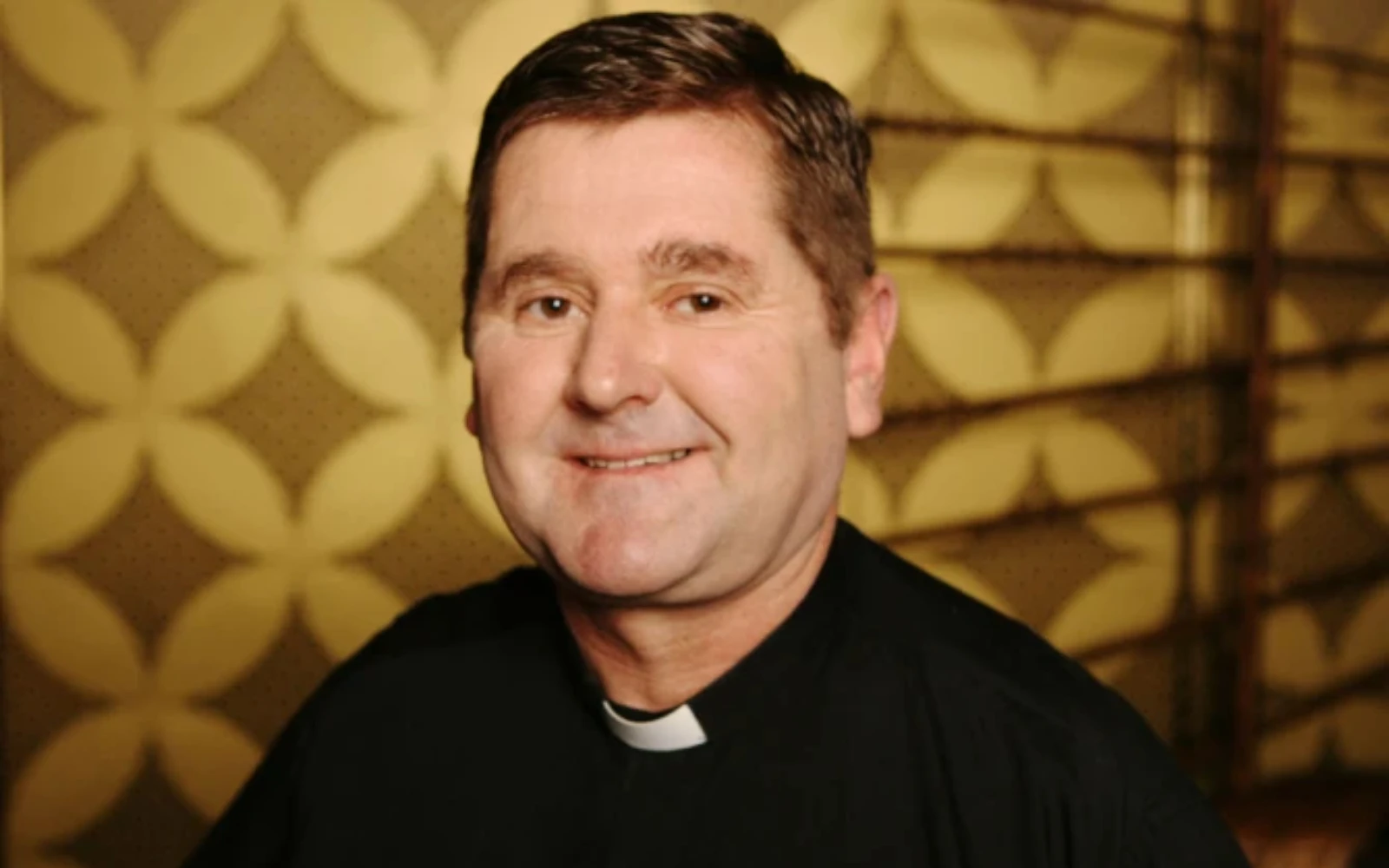 Durante décadas, el P. Chris Riley transformó miles de vidas a través de su proyecto "Jóvenes Fuera de la Calle" en Australia. Falleció el 1 de agosto de 2025 a los 70 años tras una larga enfermedad.?w=200&h=150