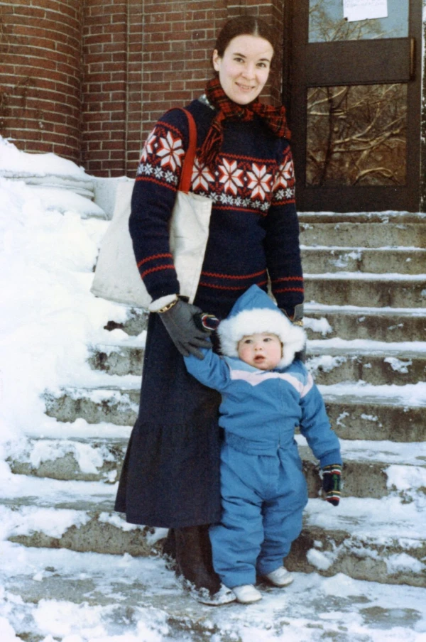 Ruth Pakaluk y uno de sus pequeños. Crédito: Cortesía de la familia Pakaluk.