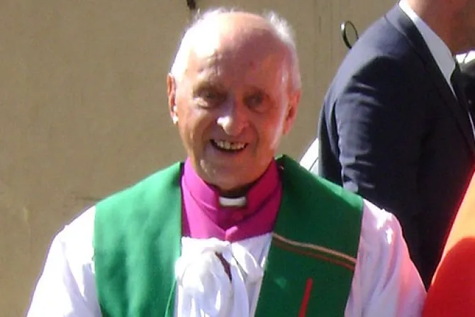 Papa Francisco saluda a sacerdote más anciano de Italia que conoció a últimos nueve pontífices