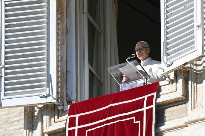 El Papa reza el ángelus