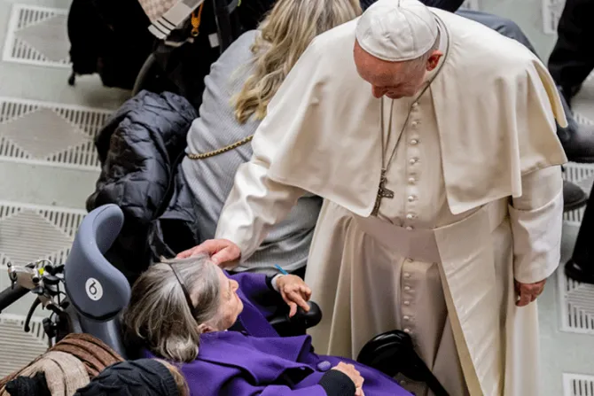 El Papa encomienda a la Virgen a todos los enfermos y sus familias