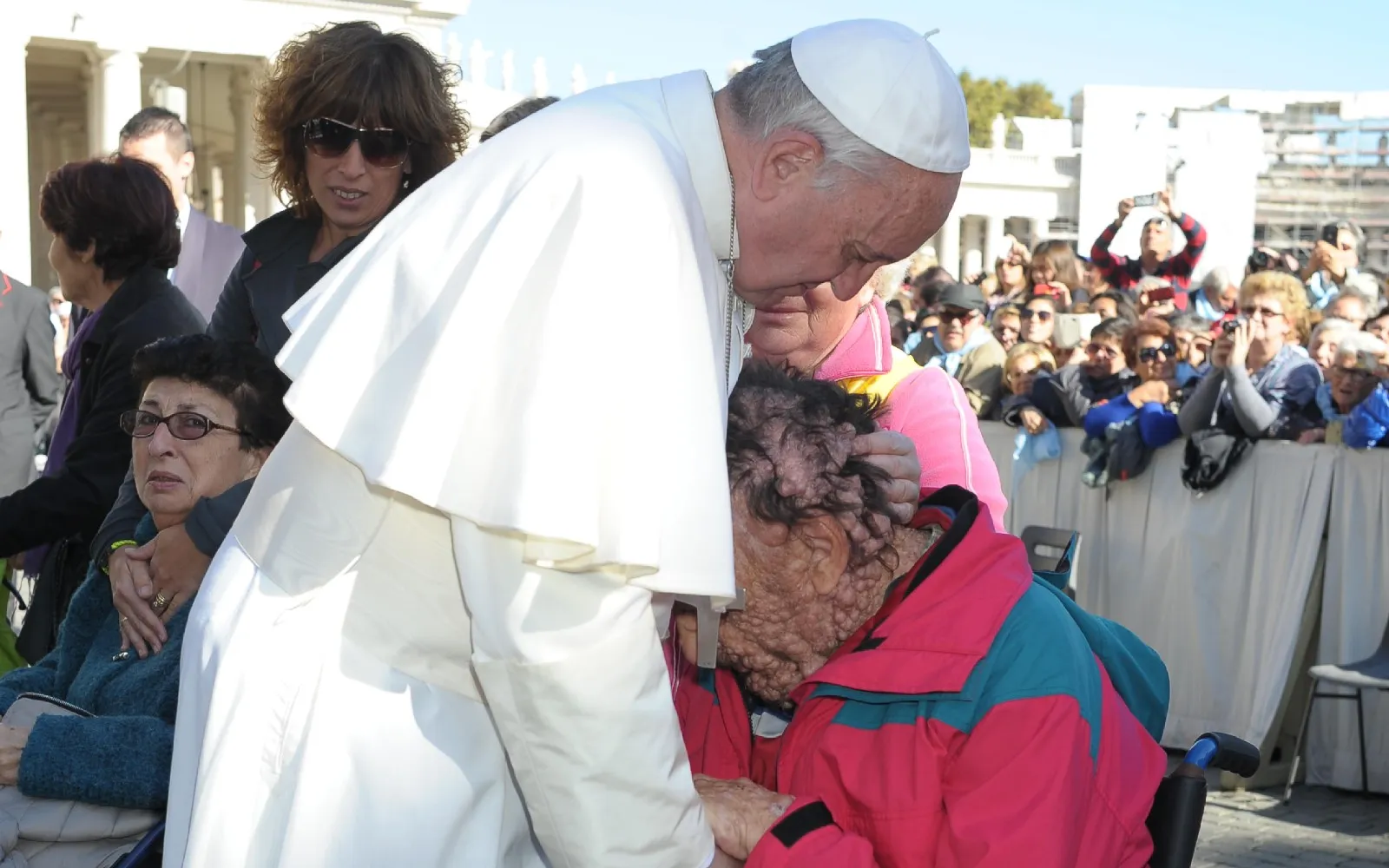 El Papa Francisco abraza a Vinicio tras la Audiencia General en 2013?w=200&h=150