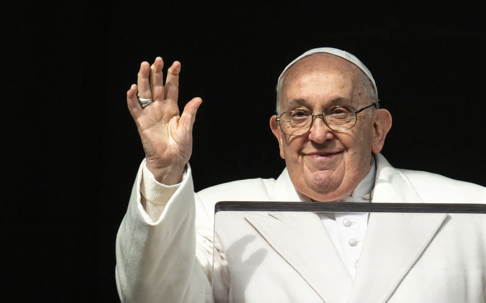 El Papa Francisco saluda durante el Ángelus de este 8 de diciembre?w=200&h=150