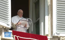 El Papa Francisco se dirige a los fieles congregados en la plaza de San Pedro el 15 de octubre de 2023.
