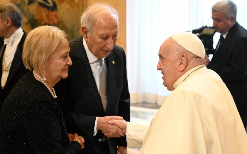 El Papa Francisco saluda a miembros de la Archicofradía de los Santos Juan Bautista y Evangelista de los Caballeros de Malta.?w=200&h=150