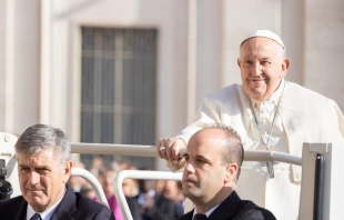 El Papa Francisco en la Audiencia General de este 17 de abril Crédito: Daniel Ibáñez/ ACI Prensa