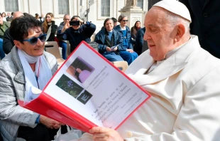 Appendino comunicó el hallazgo al Papa Francisco este 13 de marzo, luego de la audiencia general, quien manifestó su alegría. Crédito: Vatican Media.