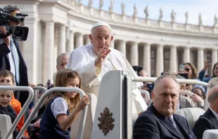 El Papa Francisco en la Audiencia General de este 8 de mayo Crédito: Daniel Ibáñez/ ACI Prensa