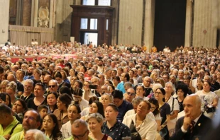 Los peregrinos del Jubileo del Deporte escuchando la catequesis del Papa León XIV durante la audiencia de este sábado. Crédito: Zofia Czubak/EWTN News