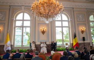 El Papa Francisco durante el encuentro con autoridades del país Crédito: Vatican Media